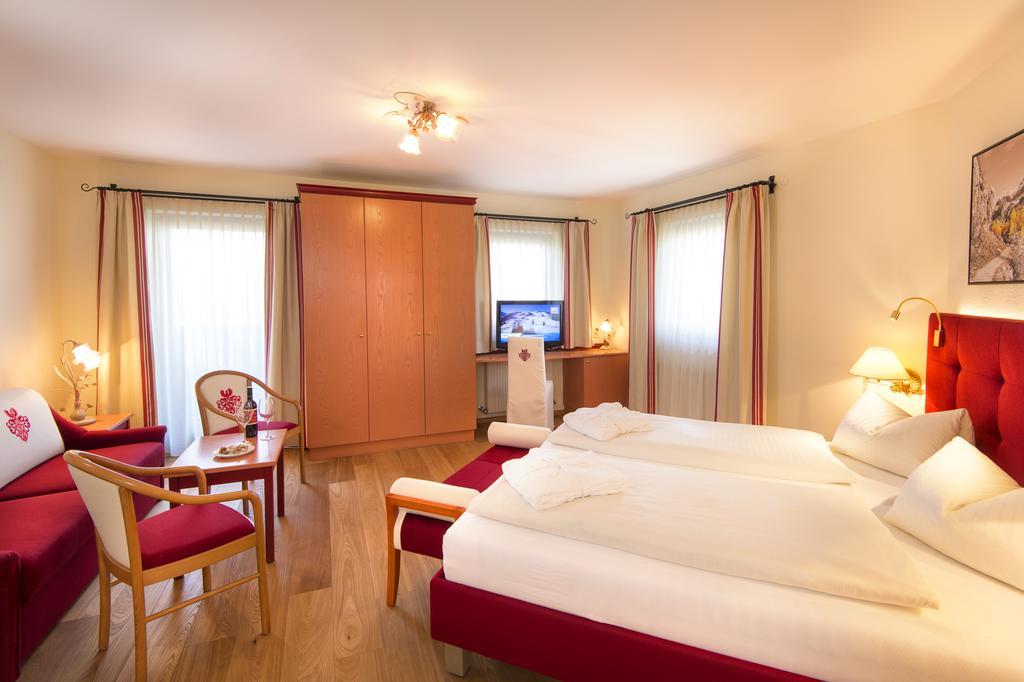 Hotel Zum Jungen Roemer ราดชตัดท์ ภายนอก รูปภาพ
