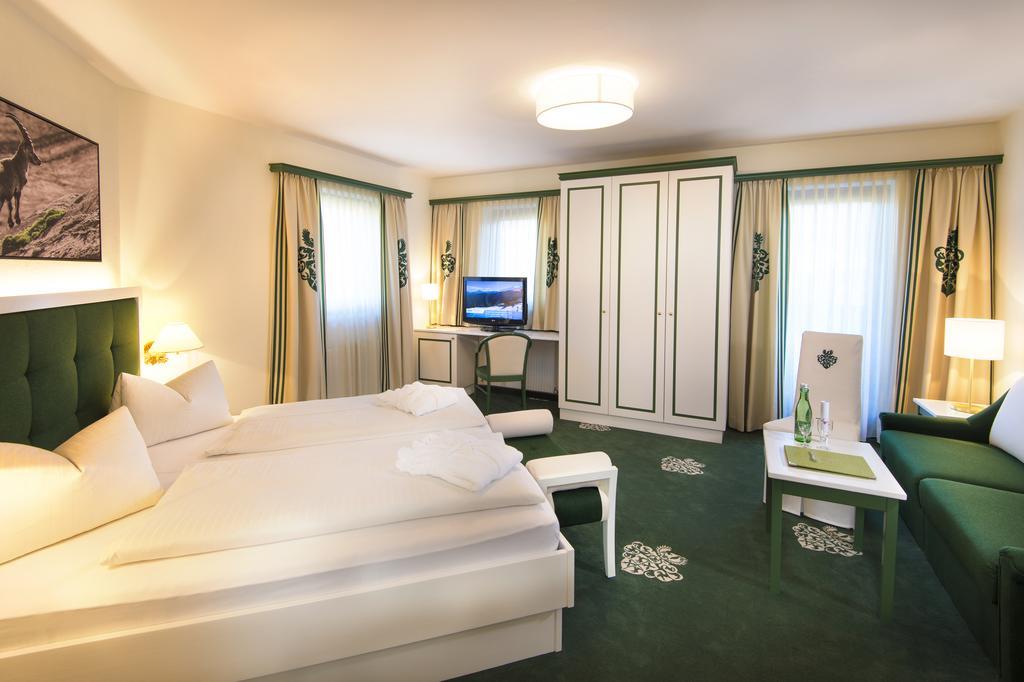 Hotel Zum Jungen Roemer ราดชตัดท์ ภายนอก รูปภาพ