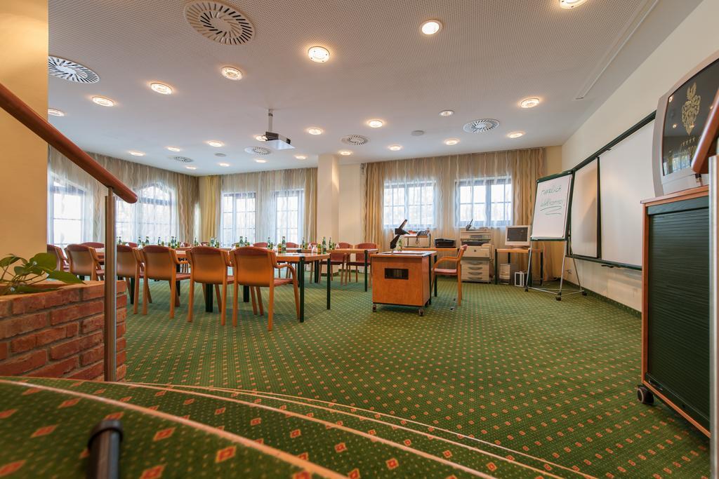 Hotel Zum Jungen Roemer ราดชตัดท์ ภายนอก รูปภาพ