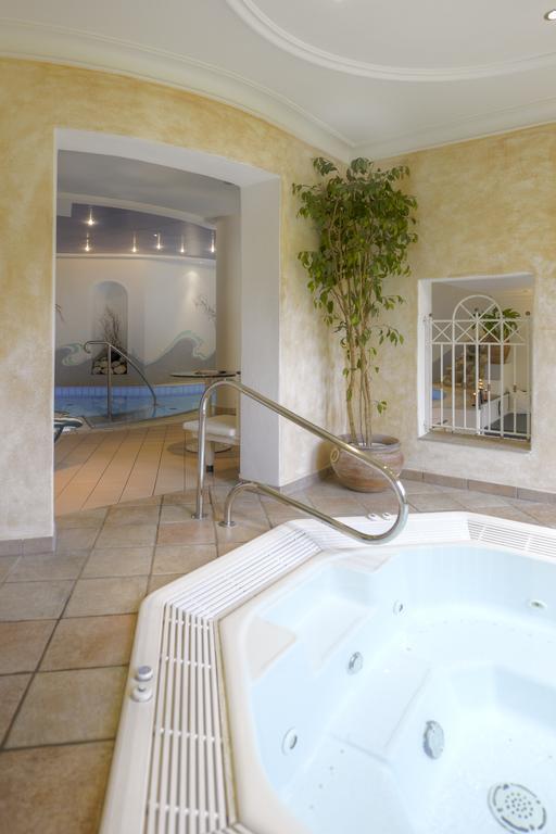 Hotel Zum Jungen Roemer ราดชตัดท์ ภายนอก รูปภาพ