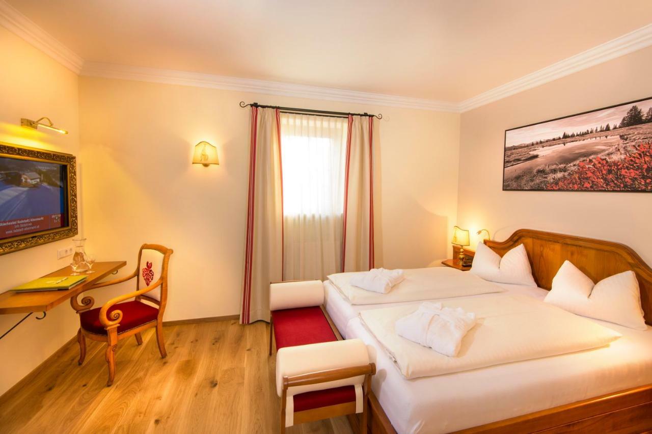 Hotel Zum Jungen Roemer ราดชตัดท์ ภายนอก รูปภาพ