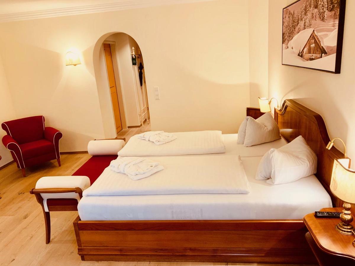 Hotel Zum Jungen Roemer ราดชตัดท์ ภายนอก รูปภาพ